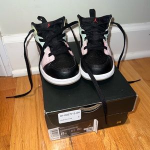 Jordan 1 Mid